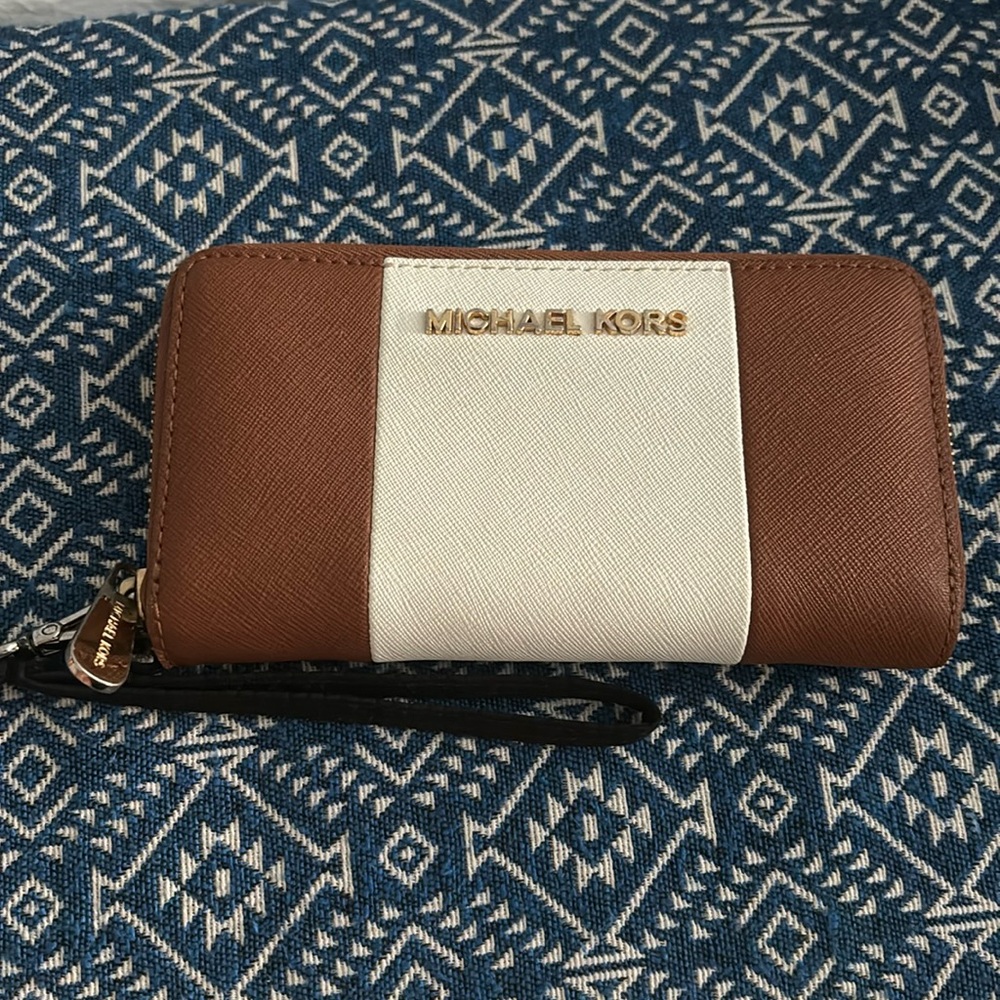 Michael Kors Tan and White Wristlet Wallet